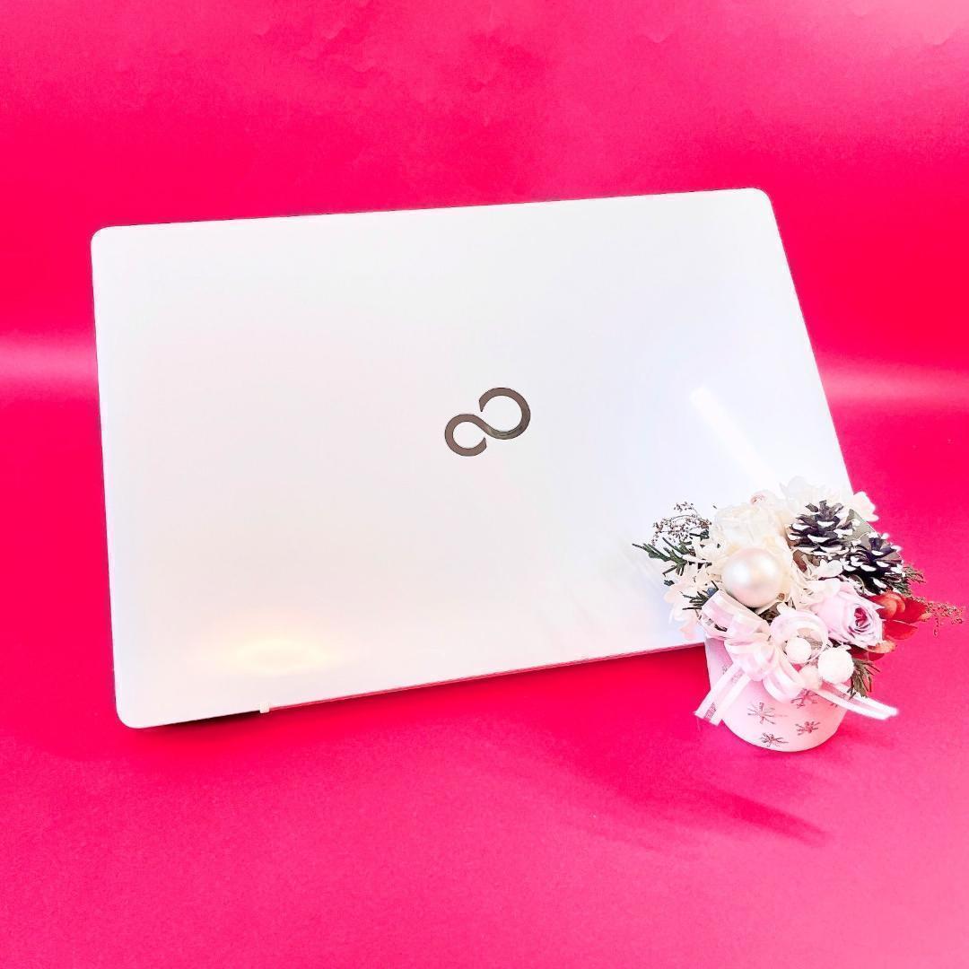 売り切れ続出‼️Corei7✨️おしゃれ白薄型ノートパソコン！大容量1TBカメラ付き