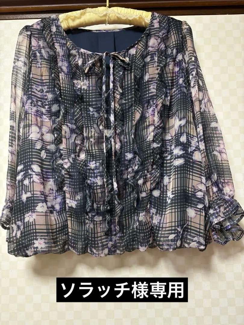 【ローズティアラ 】フリル花柄ブラウス 46新品未使用