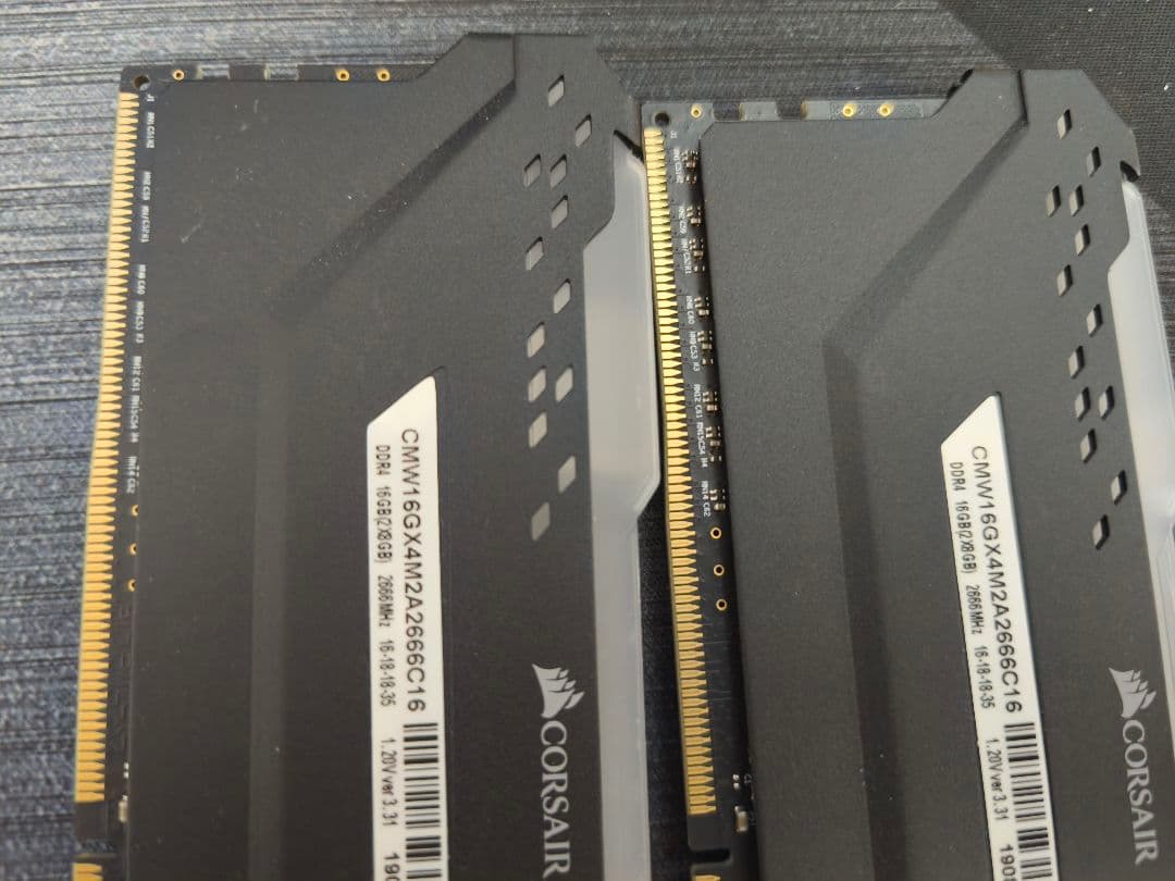 メモリー CORSAIR Vengeance RGB PRO 16GB DDR4