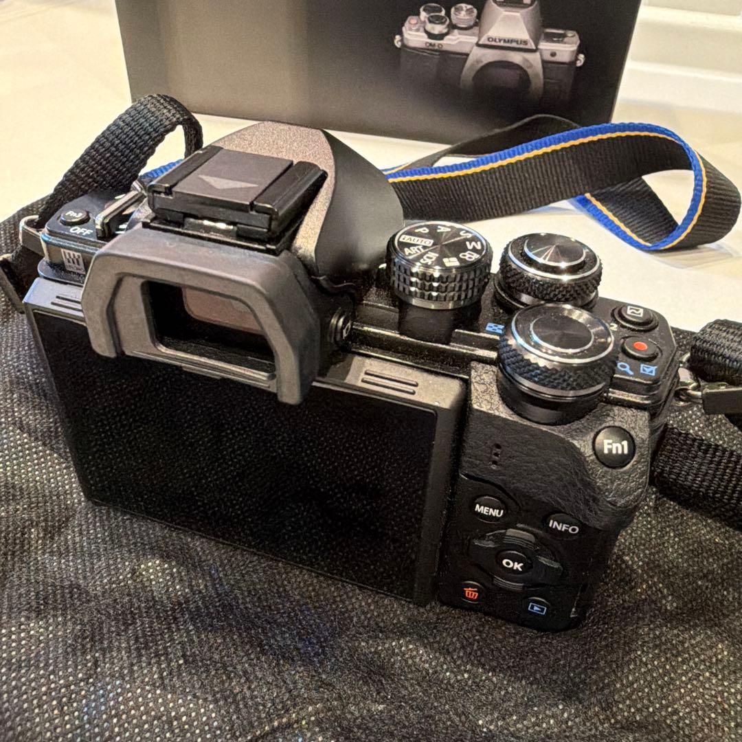 大幅値下げ！！【美品】OLYMPUS OM-D Mark2 ミラーレス一眼カメラ