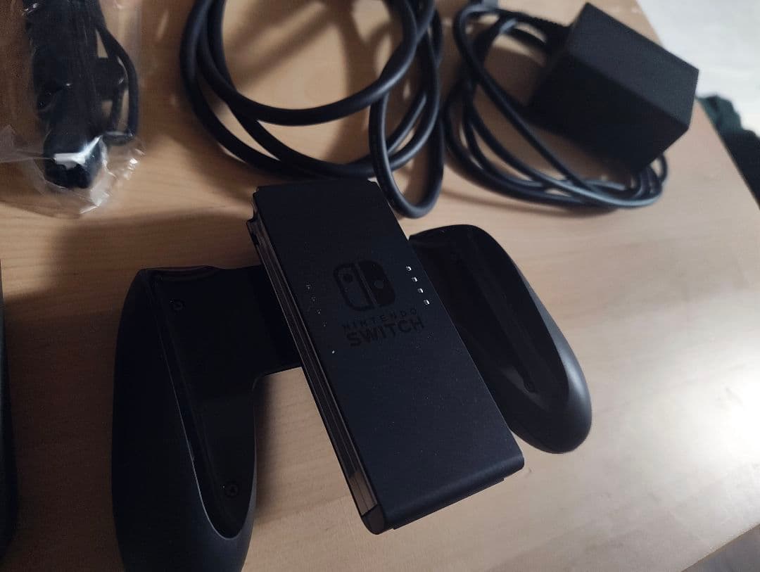 【動作確認済】Nintendo Switch 本体 グレー ＋ソフト2本