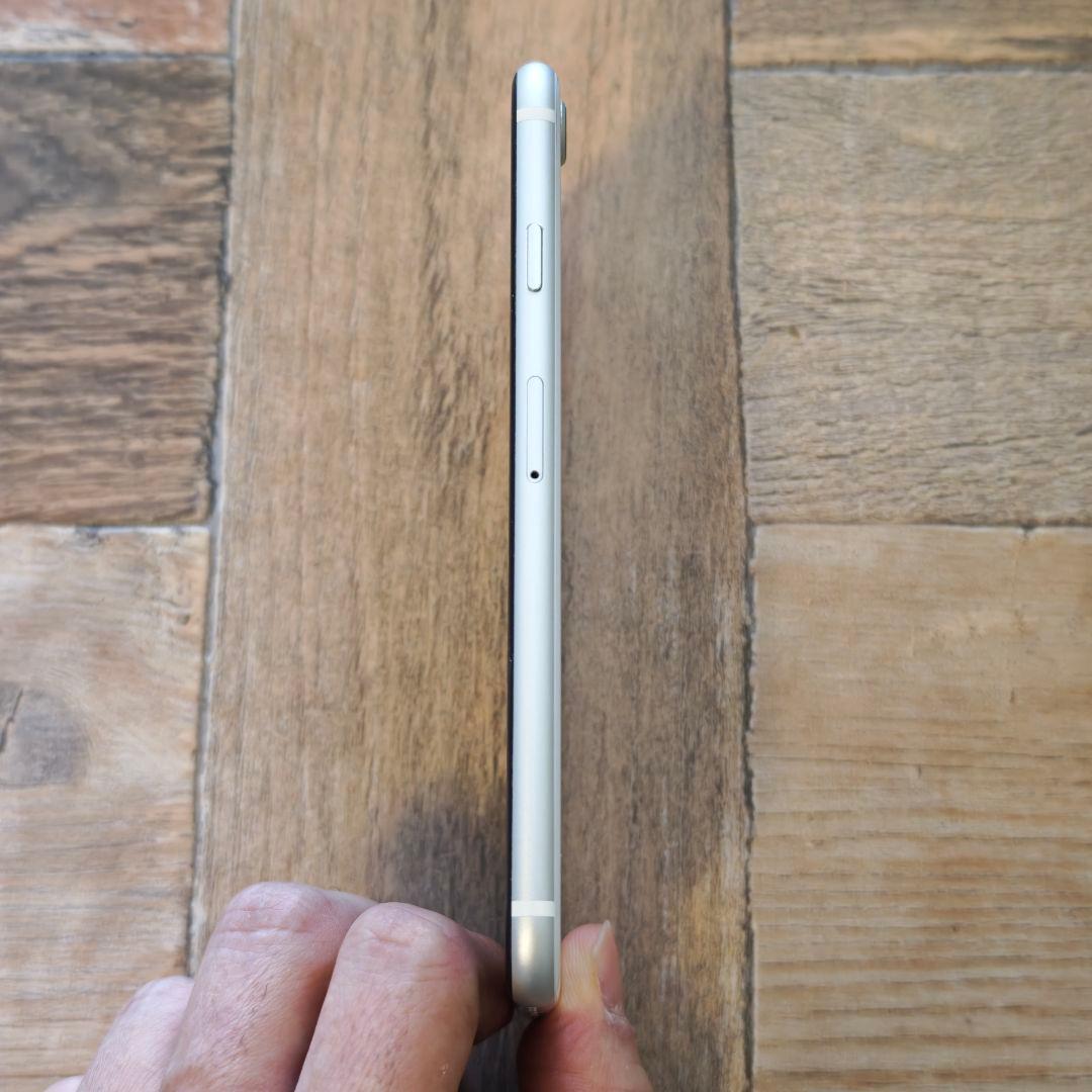 tomato iPhone SE2ホワイト 64GB初期化済 a2275