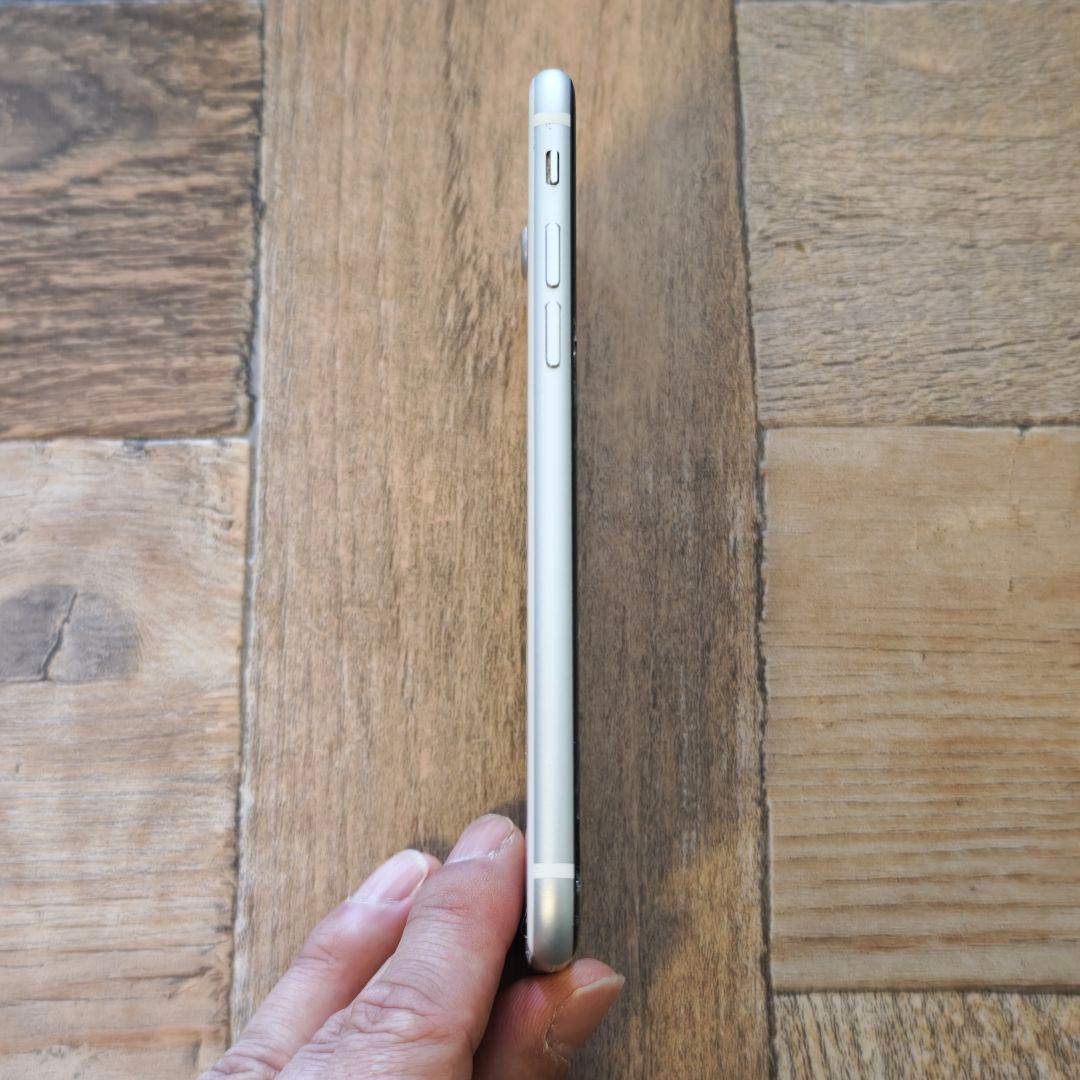 tomato iPhone SE2ホワイト 64GB初期化済 a2275