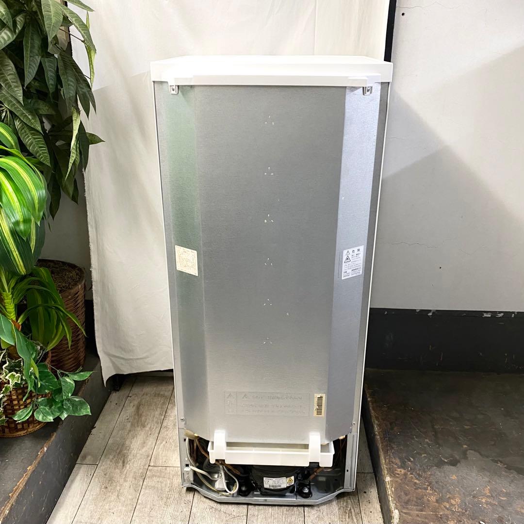 どっちも付け替えドアだから引越しにも連れて行ける♪2ドア冷凍冷蔵庫137L