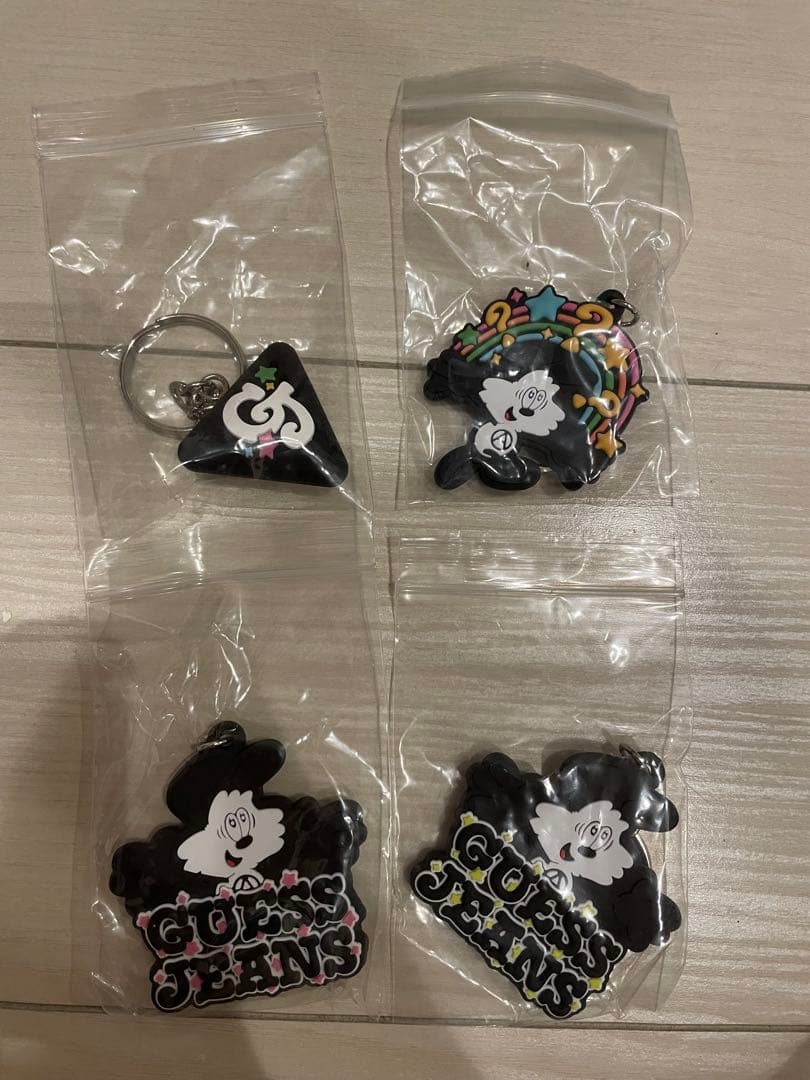GUESS JEANS verdy キーホルダー 4種セット