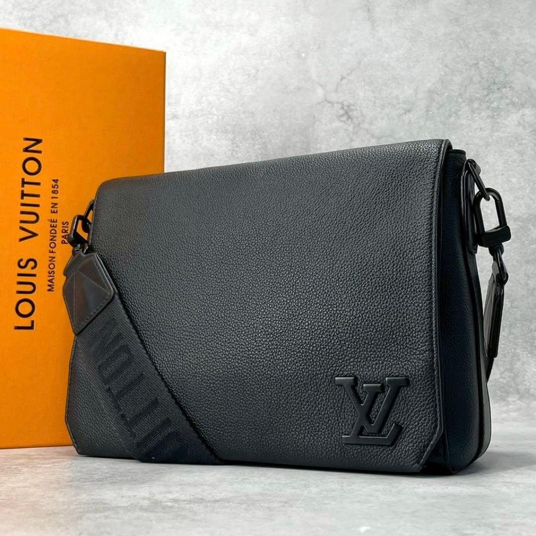 【極美品】ルイヴィトン アエログラム テイクオフメッセンジャー トリヨン 黒