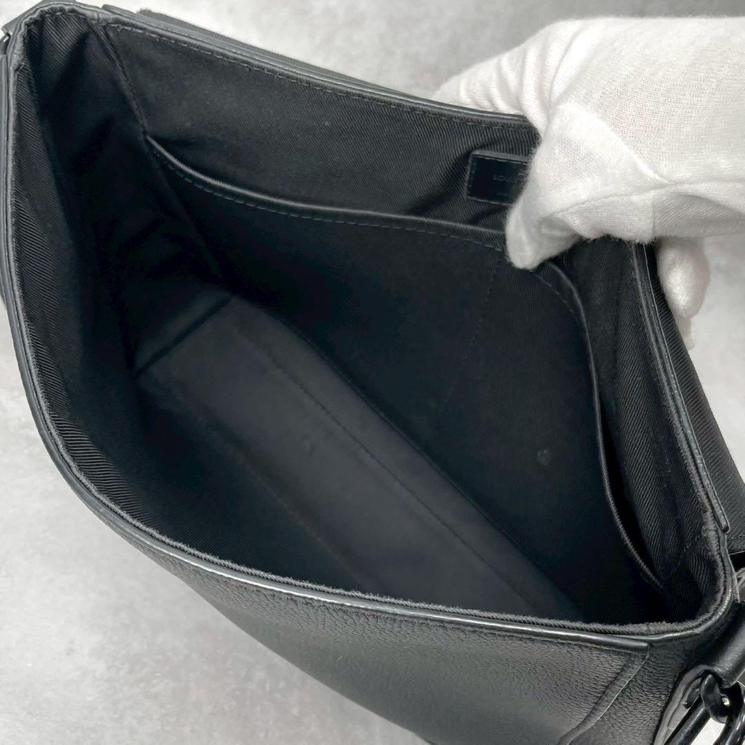 【極美品】ルイヴィトン アエログラム テイクオフメッセンジャー トリヨン 黒