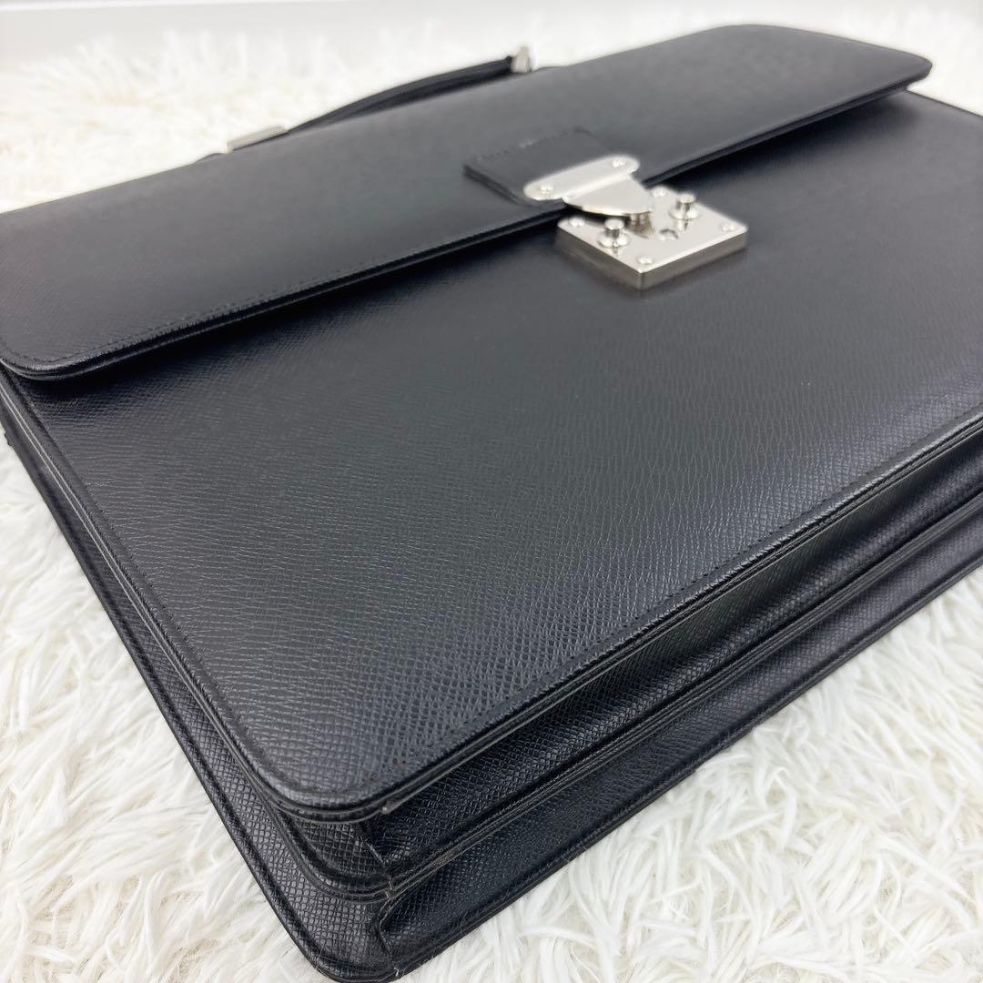 YSLイヴサンローラン ブリーフケース 黒 鍵付き フラップ オールレザー