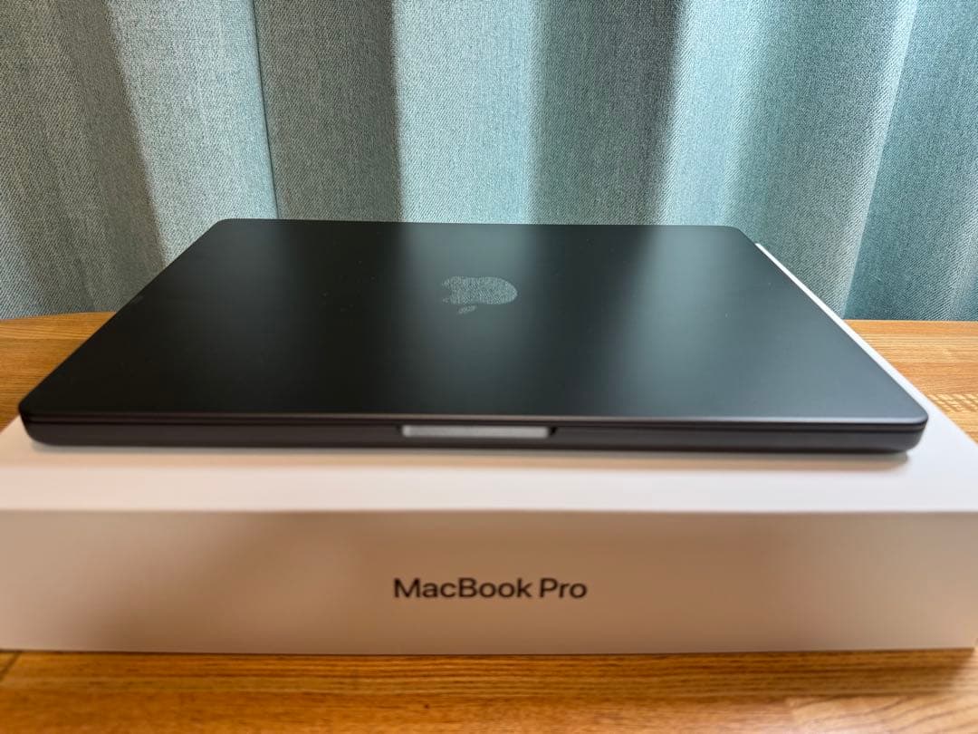 MacBook Pro 【M4（バッテリ100%）】＋おまけ付き