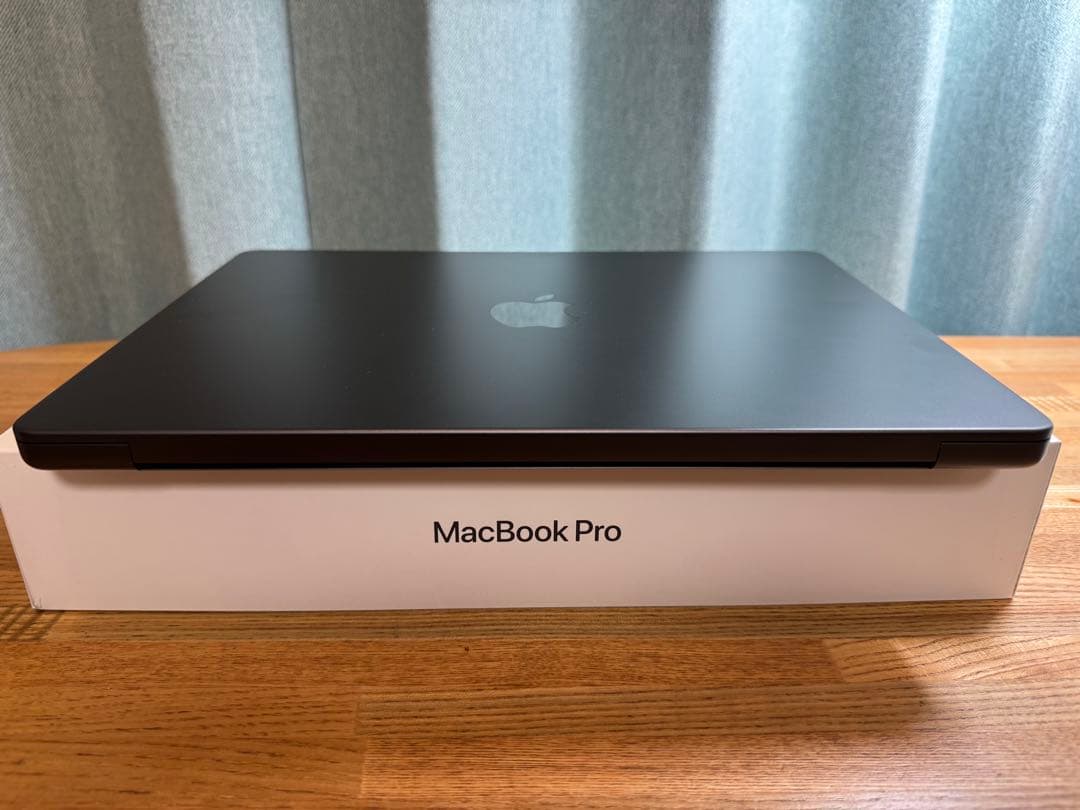 MacBook Pro 【M4（バッテリ100%）】＋おまけ付き