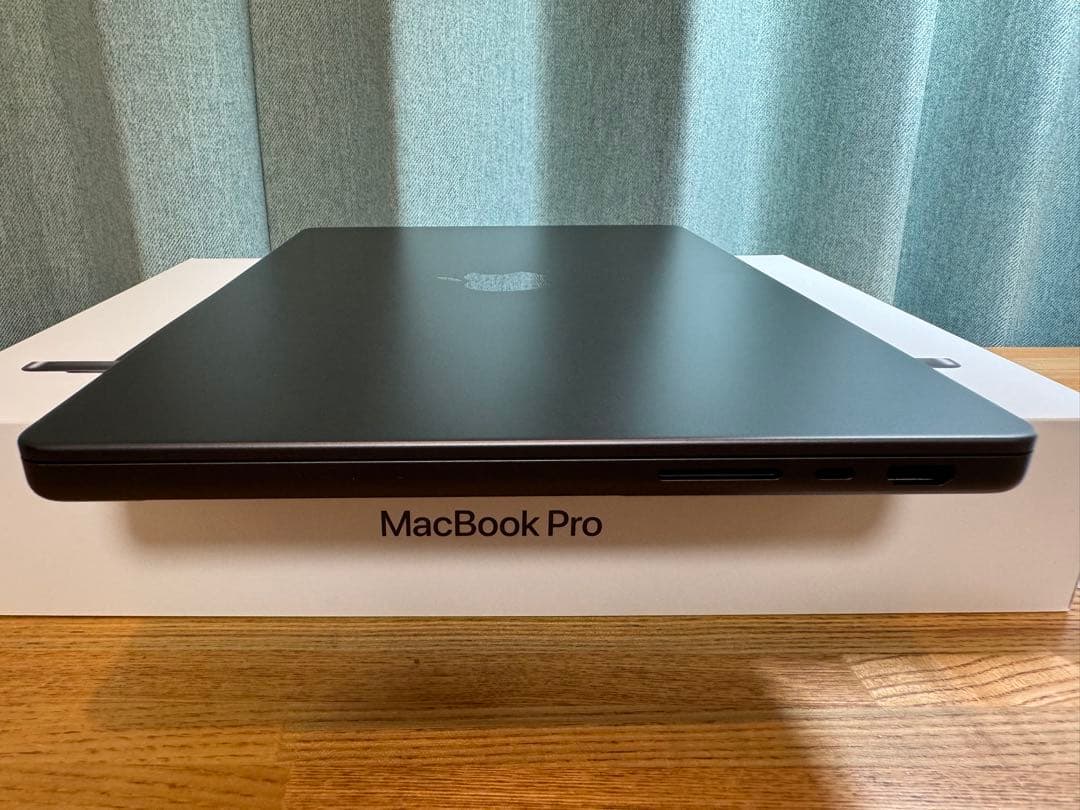 MacBook Pro 【M4（バッテリ100%）】＋おまけ付き