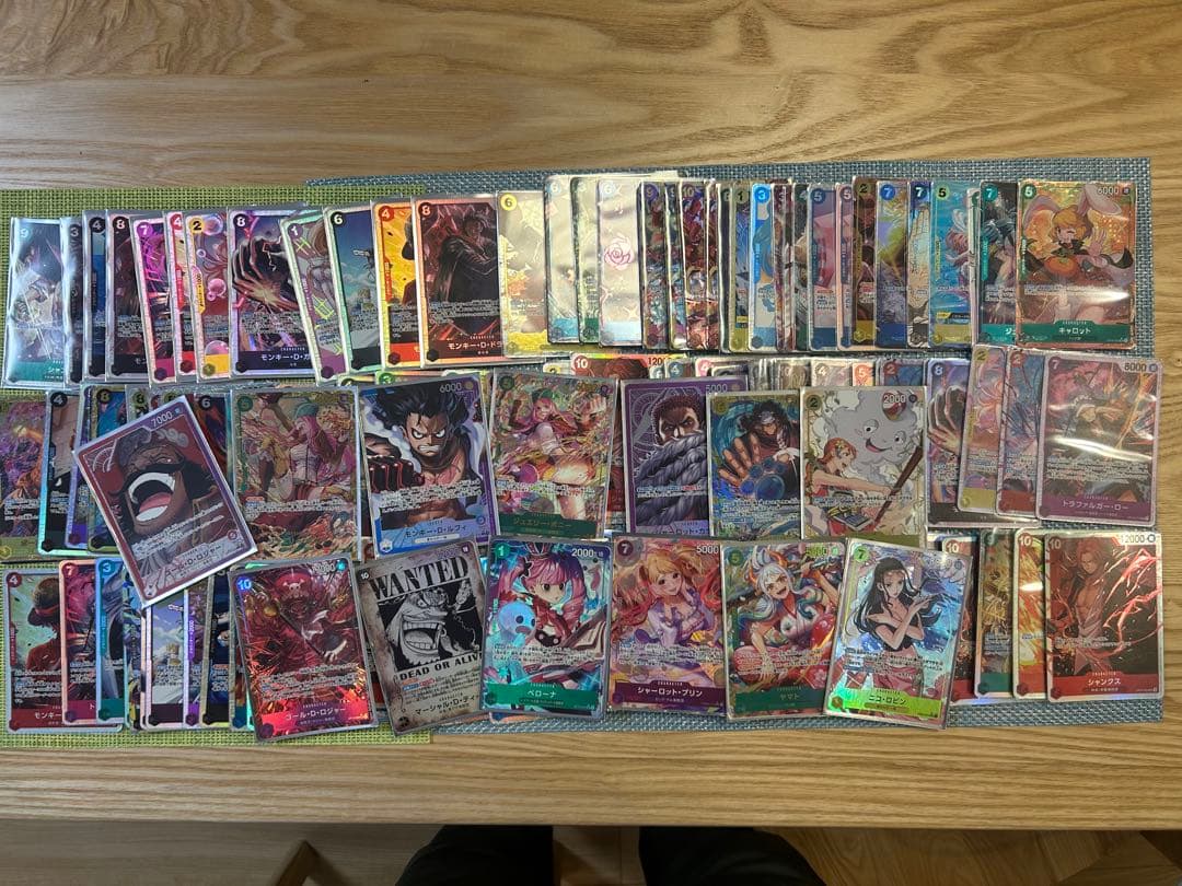 ワンピース トレーディングカード 120枚以上 デッキケースに入れて発送予定