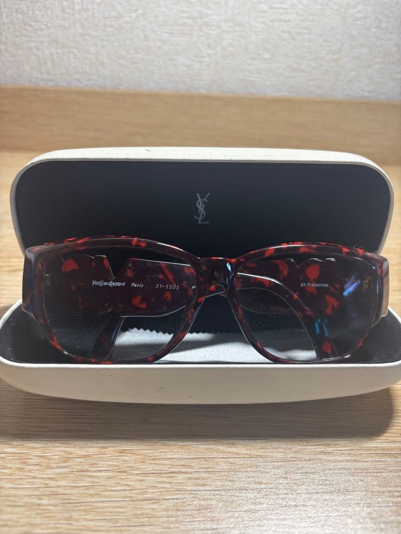 Yves Saint Laurent サングラス 赤　ケース付き