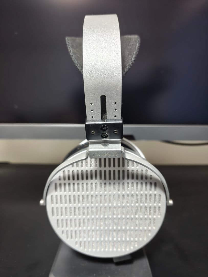 水月雨 (MOONDROP) 大都会 - COSMO