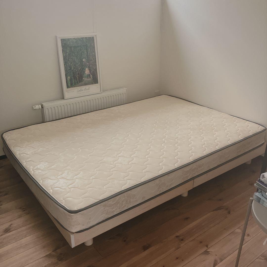 【札幌市内引き取りのみ】 マットレス付きダブルベッド_木製フレーム