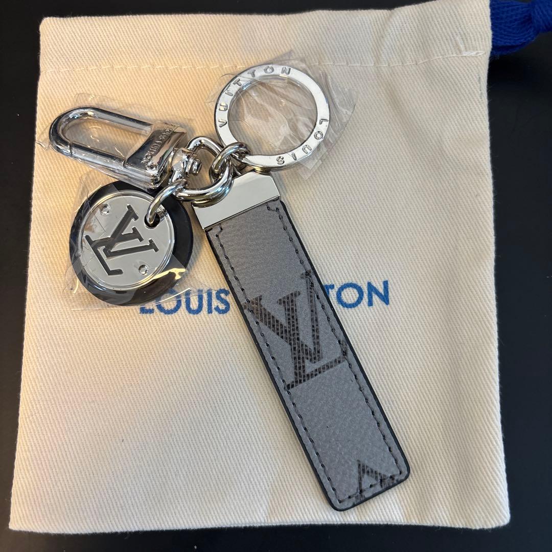 Louis Vuitton キーホルダー グレー