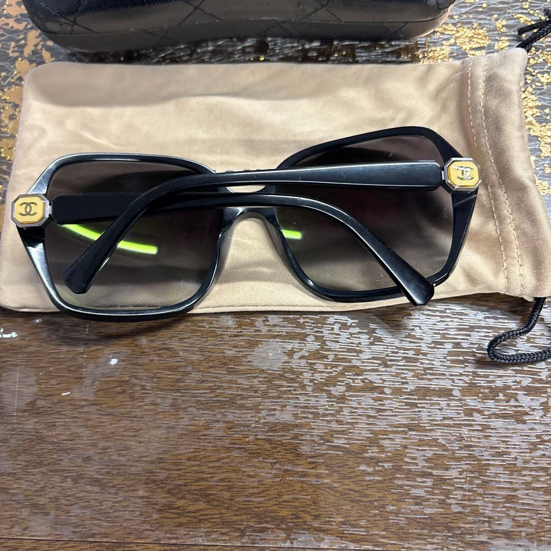 CHANEL ブラックサングラス
