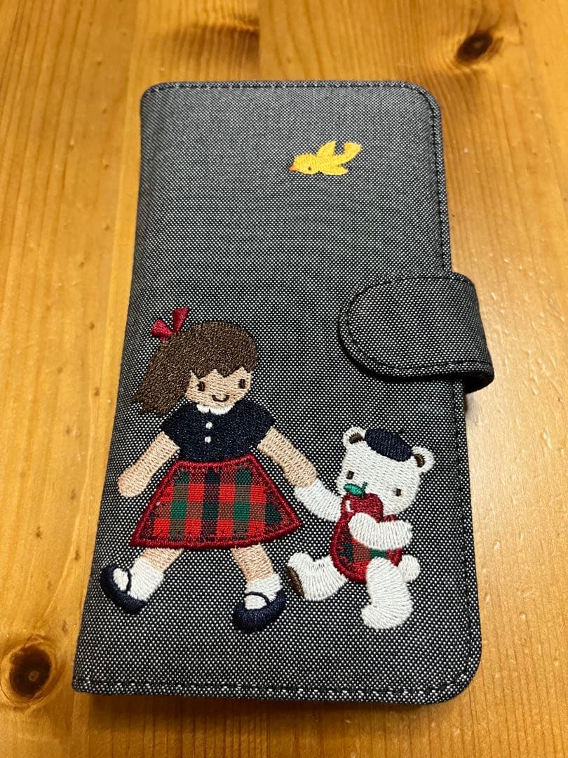 ●familiar 女の子とクマ刺繍 iPhoneケース13