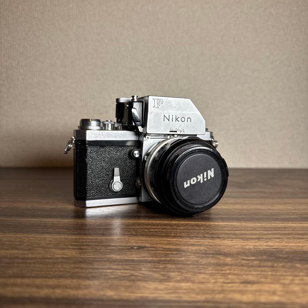 Nikon F フィルムカメラ + NIKKOR 50mm f/1.4 レンズ