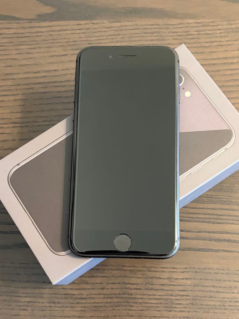 iPhone8　64GB スペースグレー