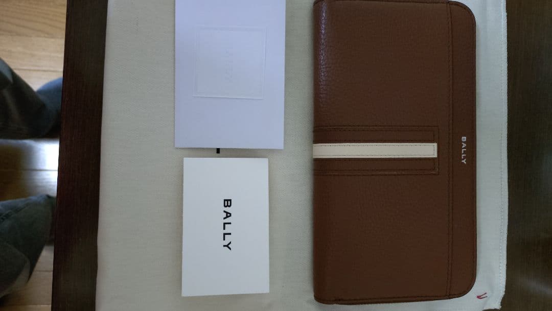 BALLY ブラウンレザー ラウンドファスナー 長財布