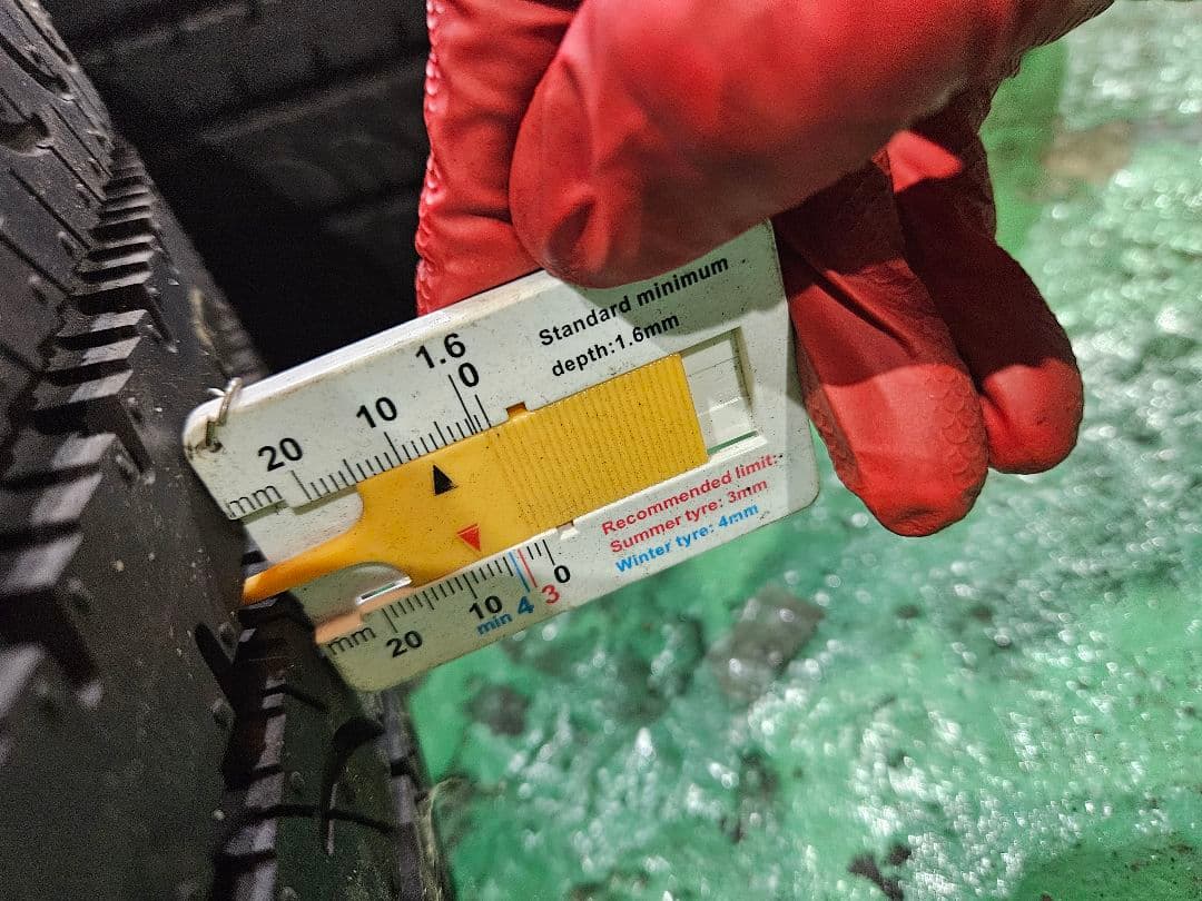 デリカD5 ジャスパー 18インチ 純正ホイールタイヤセット