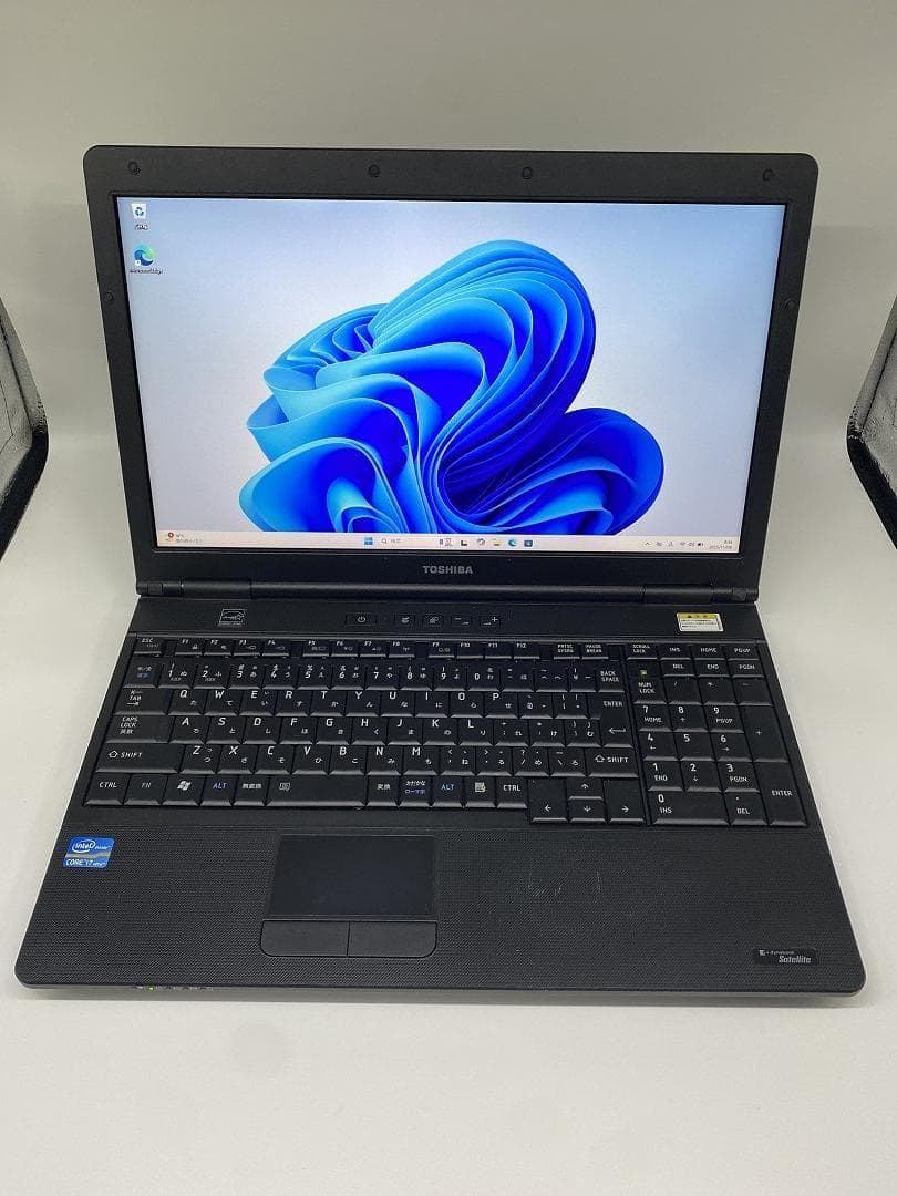 【東芝】爆速 Corei7/新品SSD256GB 15.6 ノートパソコン C7