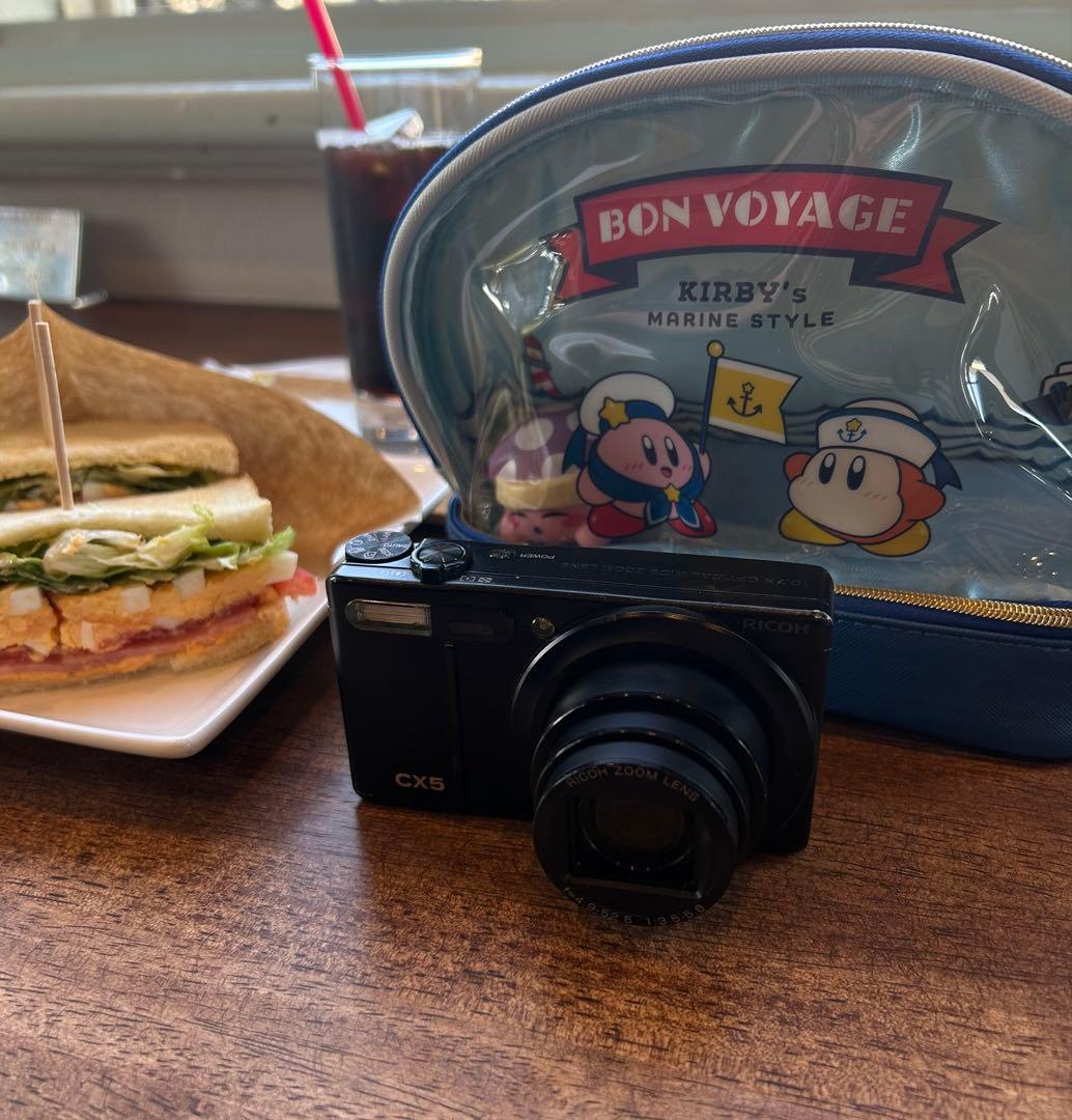 やっぱりコンデジは良い‼︎ RICOH CX5 デジタルカメラ、カービィポーチ等