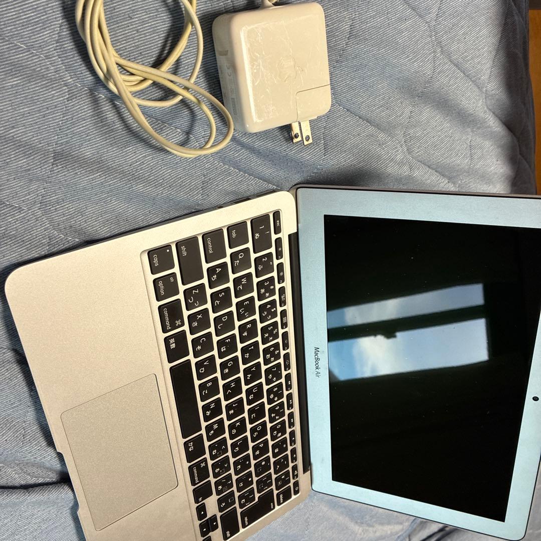 MacBook Air 11インチ 2015年製 綺麗 充電器付