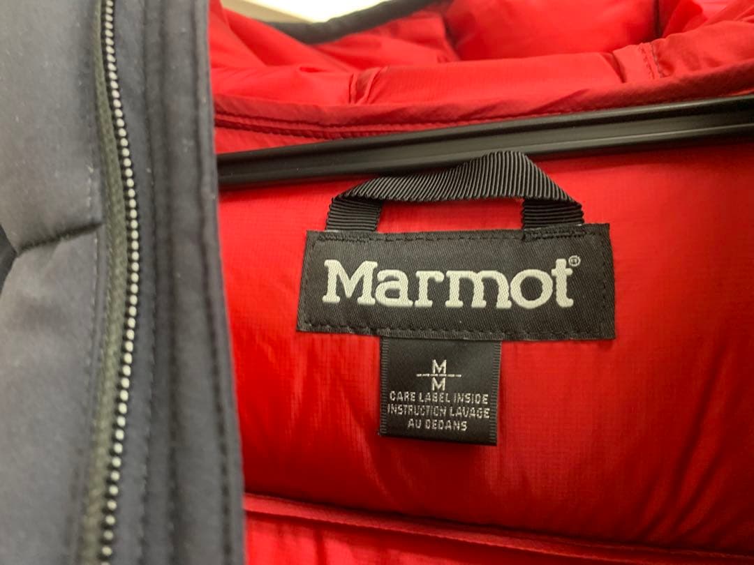 ジ*ン様 Marmot フード付きダウンジャケット 黒×赤