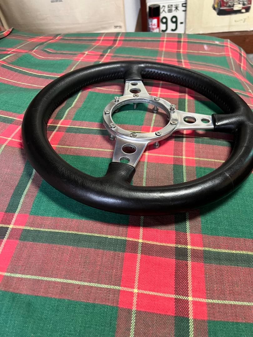 モトリタステアリング35センチ革の状態も良く良いステアリングです。