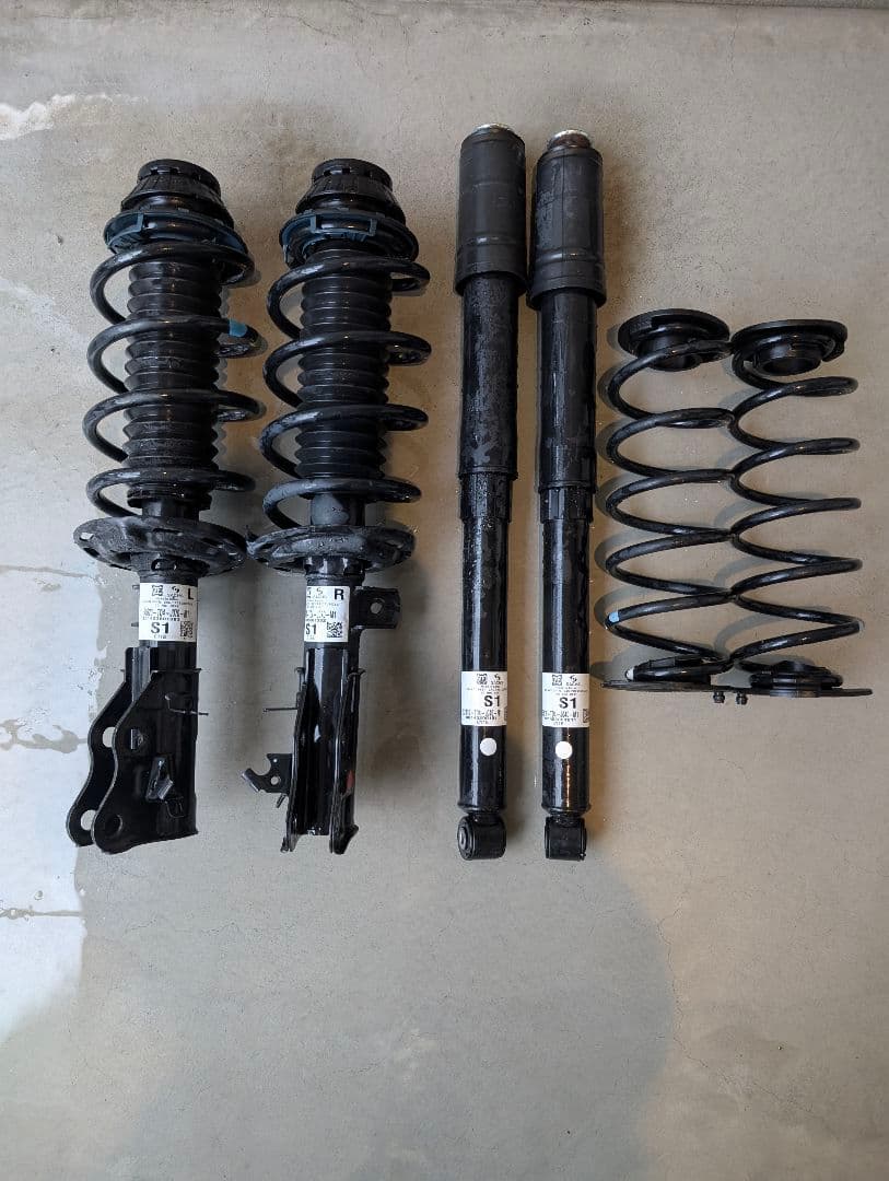 ホンダ シャトル 1.5ハイブリッドZ 後期型 純正サスペンションキット 1台分