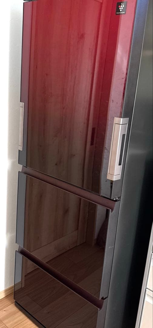 SHARP 冷凍冷蔵庫　2018年製　プラズマクラスターレッド