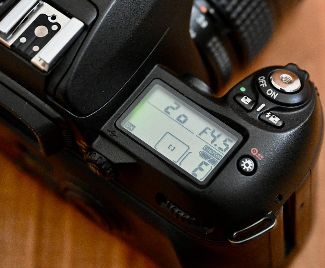 【夏休み特別お値引き！】Nikon F80D＋標準レンズ+ストラップ＋取説