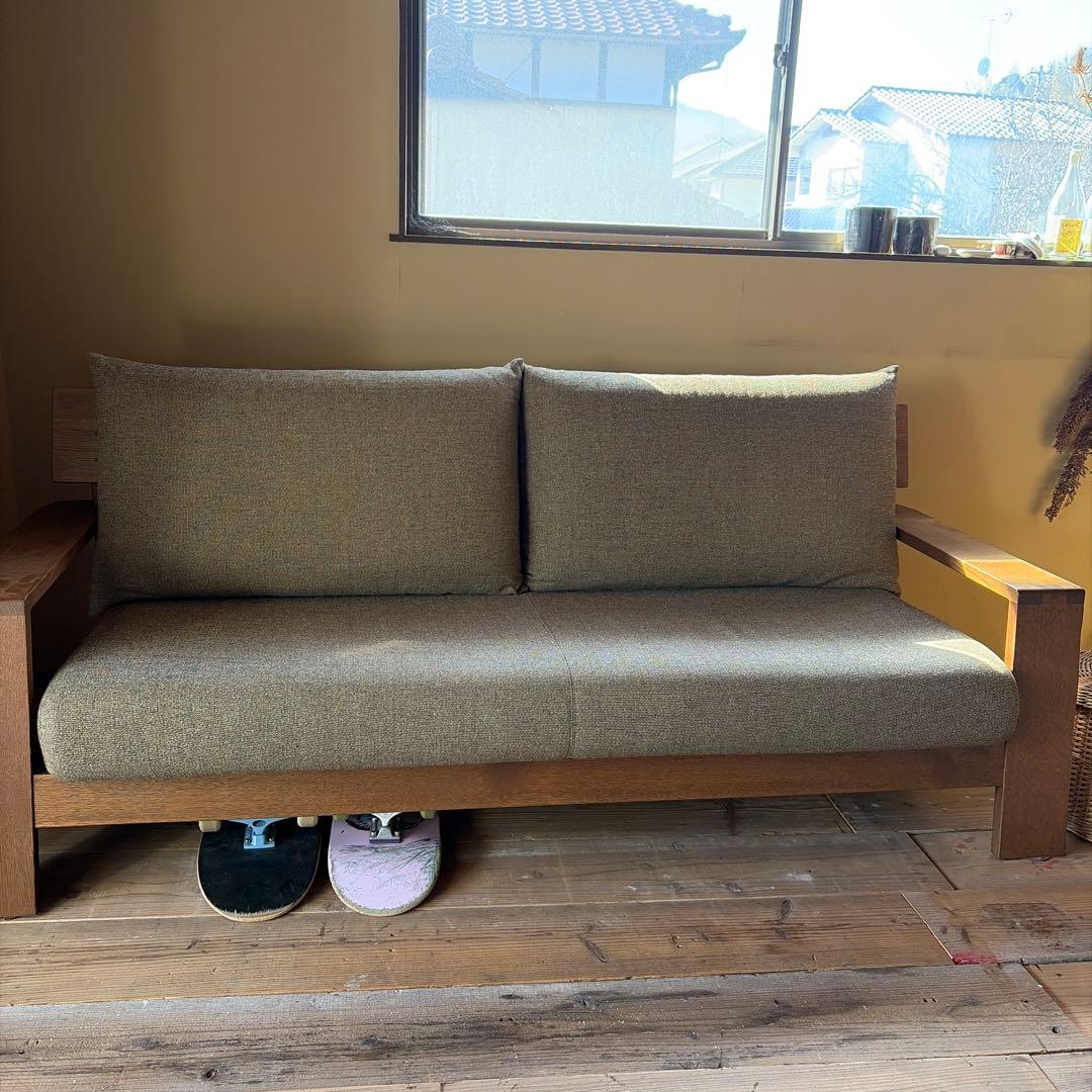 飛騨産業（キツツキマーク）より「木かげ」シリーズの3人掛けソファ