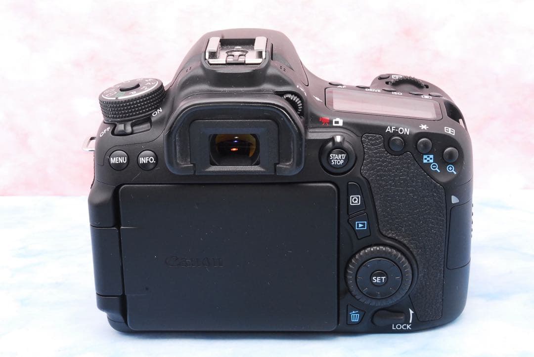 Canon EOS 70D★一眼レフカメラ★超望遠レンズ付★Wi-Fi