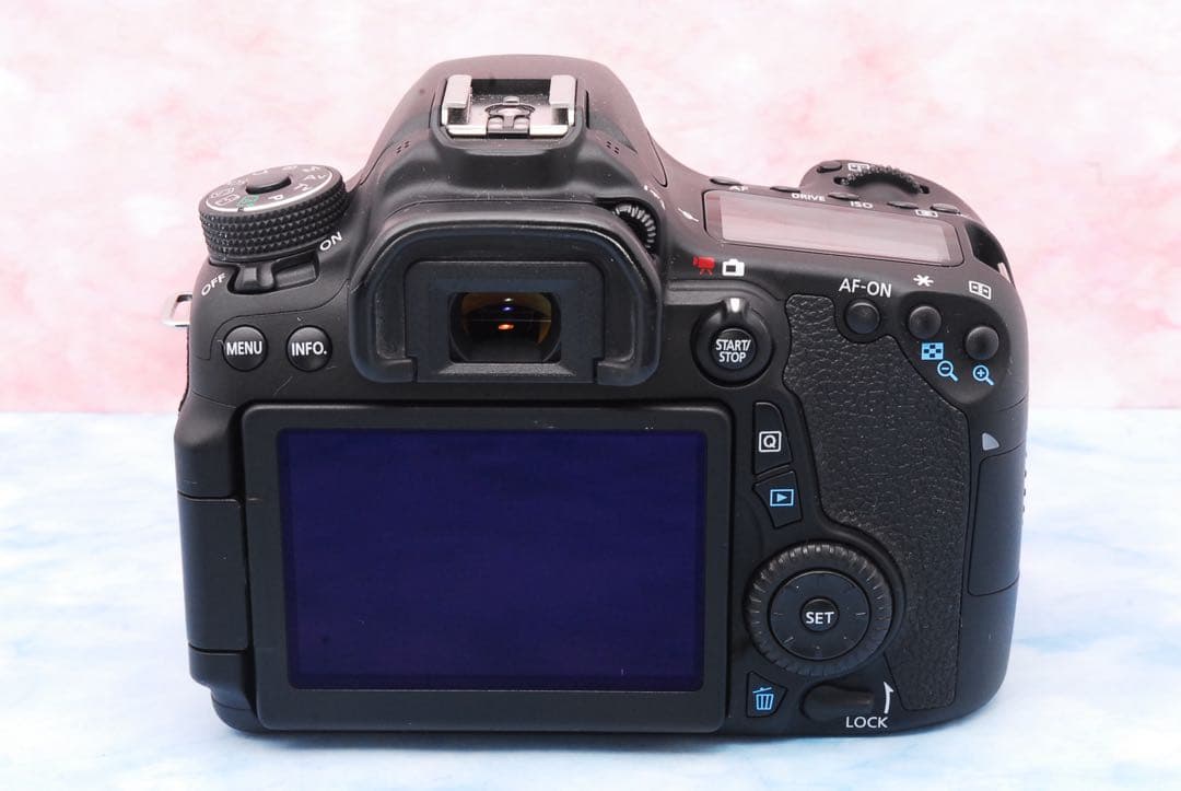 Canon EOS 70D★一眼レフカメラ★超望遠レンズ付★Wi-Fi