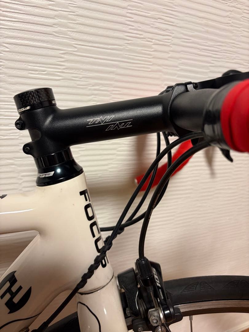 FOCUS CAYOロードバイク