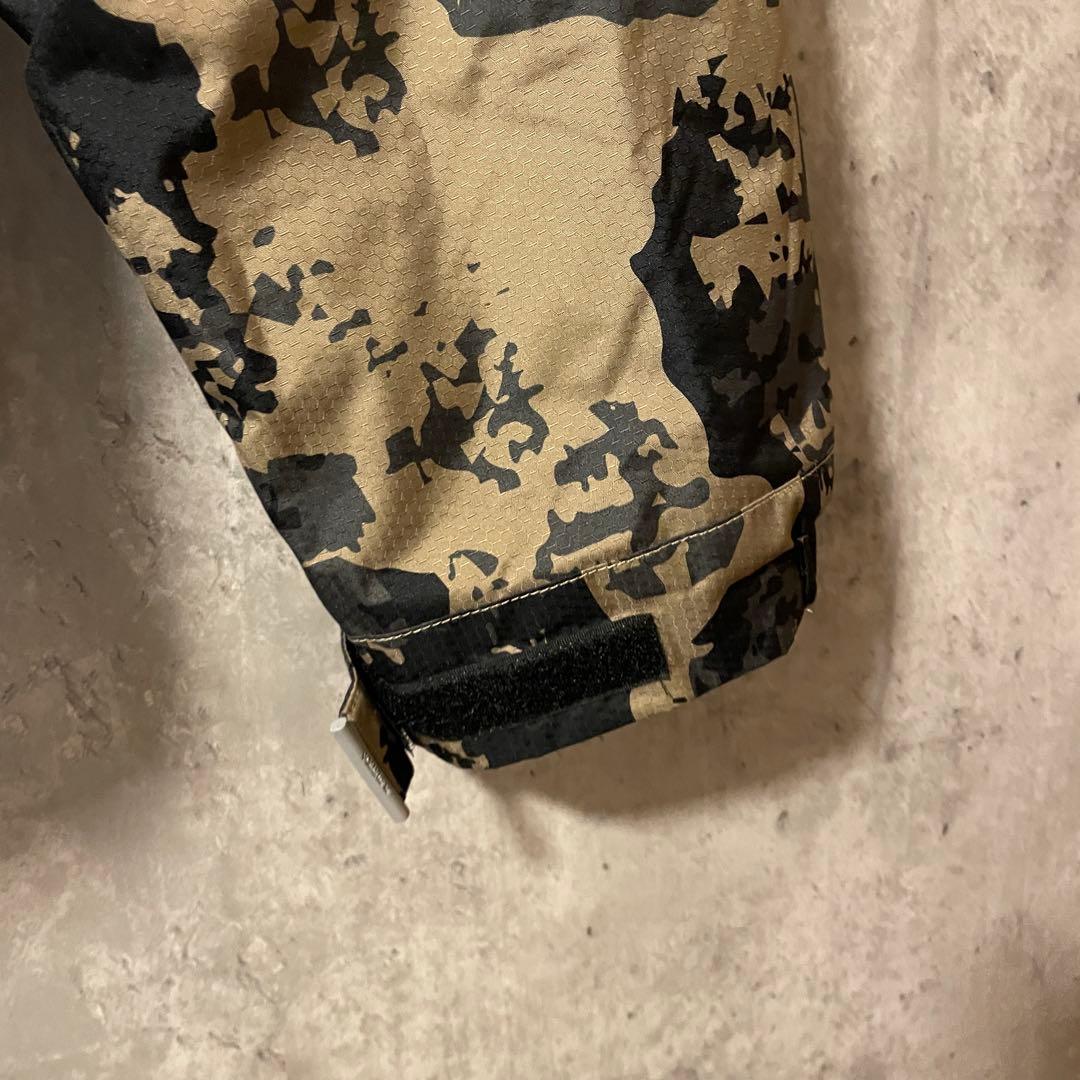 Burtonバートンスキーウェアスノーボードジャケットパーカーカモ総柄黒ブラック