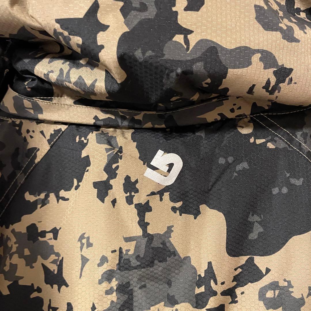 Burtonバートンスキーウェアスノーボードジャケットパーカーカモ総柄黒ブラック