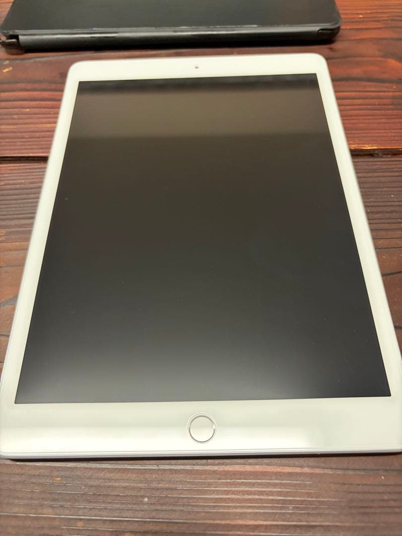 10.2インチ A2270 (第８世代) Wi-Fiモデル 32GB シルバー