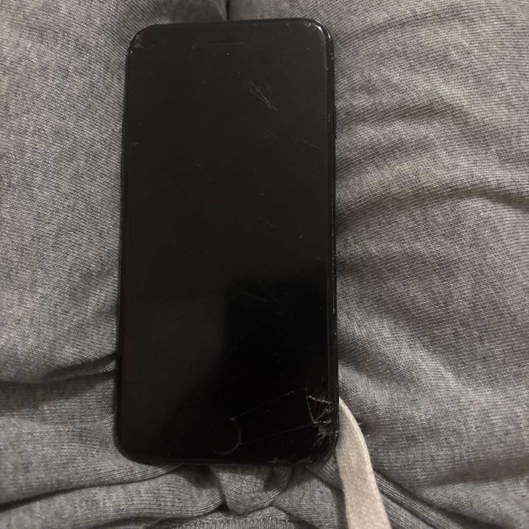 iPhoneSE2 se 第2世代　64GB SIMフリー　背面正面 割れあり