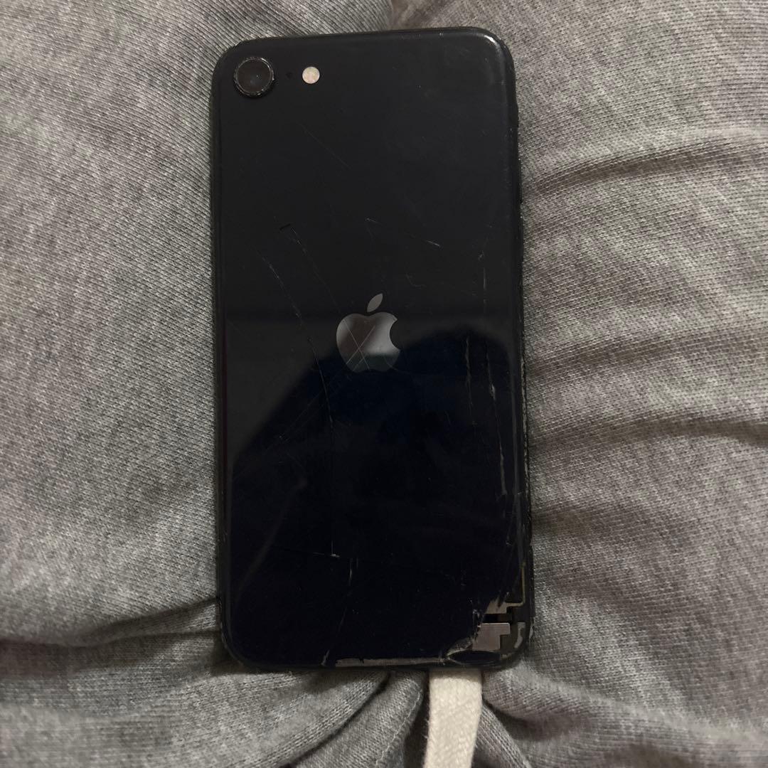 iPhoneSE2 se 第2世代　64GB SIMフリー　背面正面 割れあり
