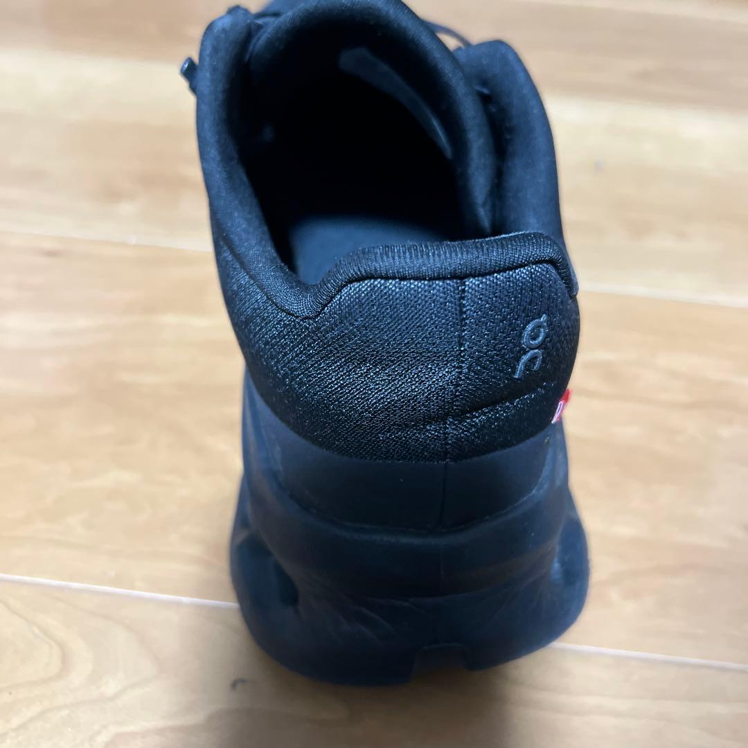 【美品！】ON ブラック ランニングシューズ　Cloudtilt