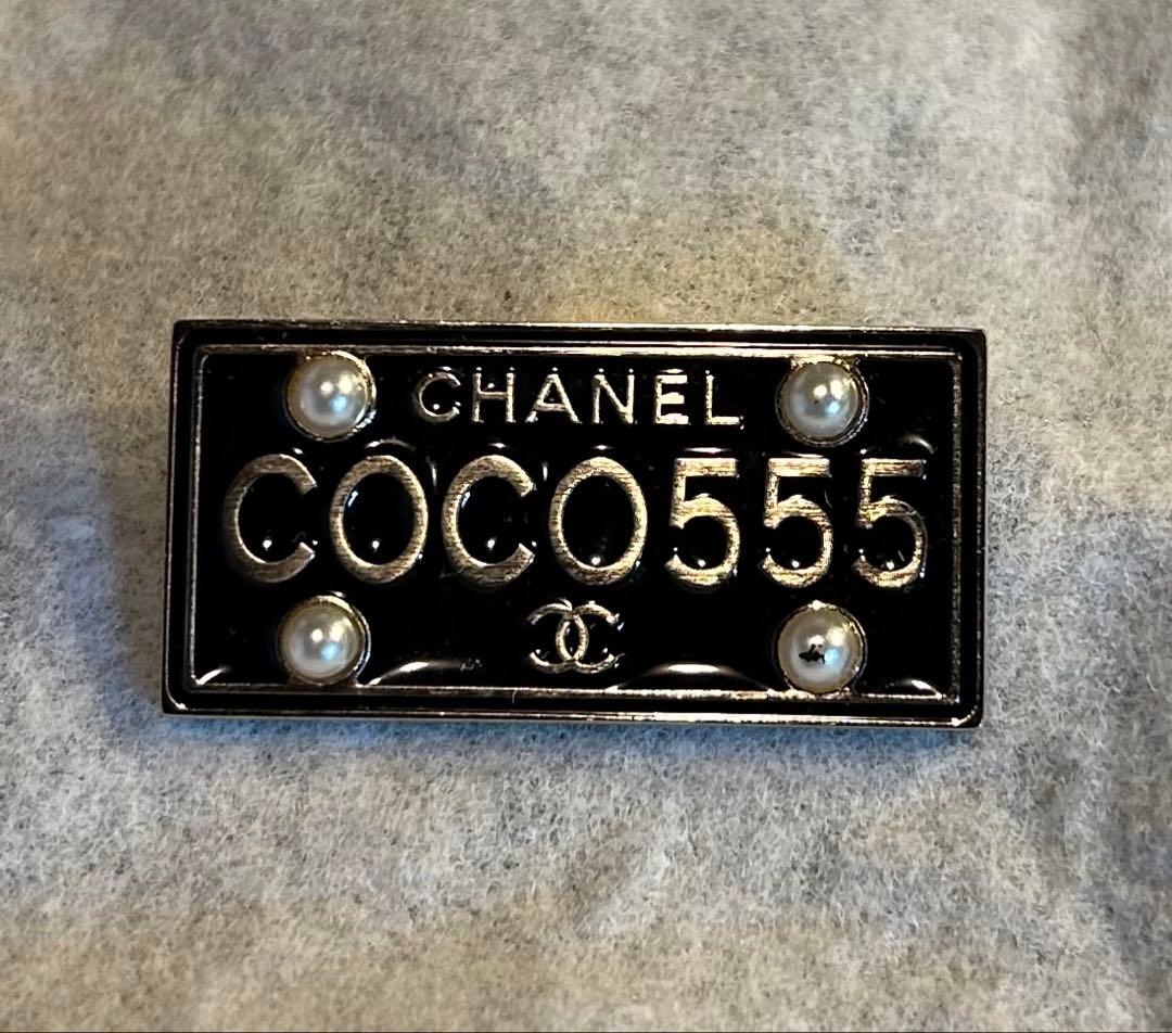 CHANELシャネル　ピンバッジ　ブローチ　ナンバープレート　CCマーク