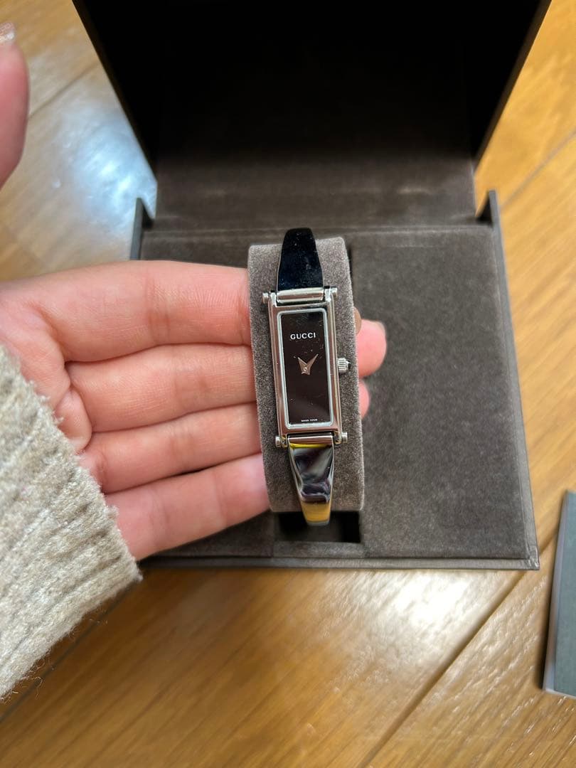 GUCCI レディース 時計 黒 ステンレススチール