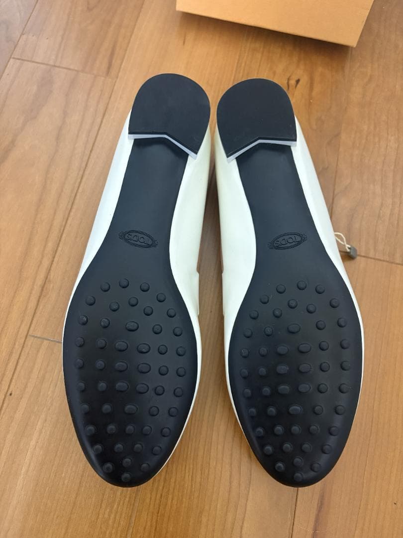 【未使用】TOD'S ホワイトレザー ローファー