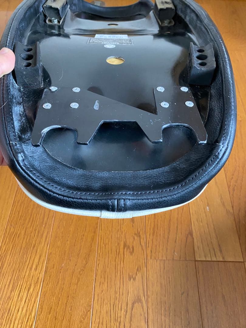 SR400 RH01Jで使用　HEAVEN’S キャニオンシート