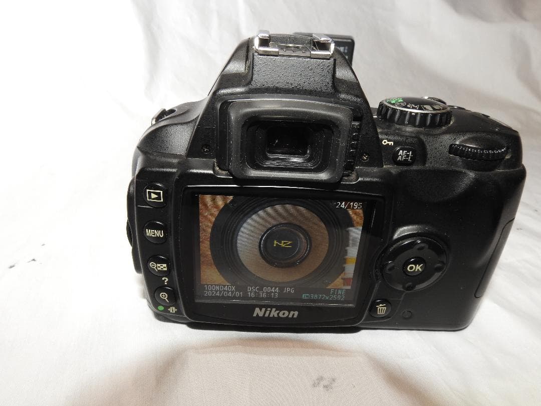 Nikon D40X デジタル一眼レフ (本体とレンズ)