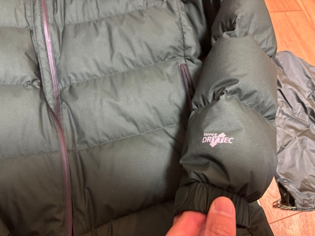 美品　モンベル　パーマフロストライトダウンパーカ　Lサイズ